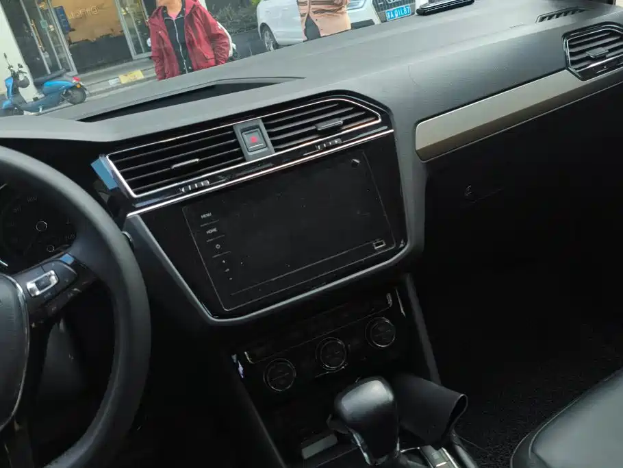 Volkswagen Tiguan L — миниатюра 13