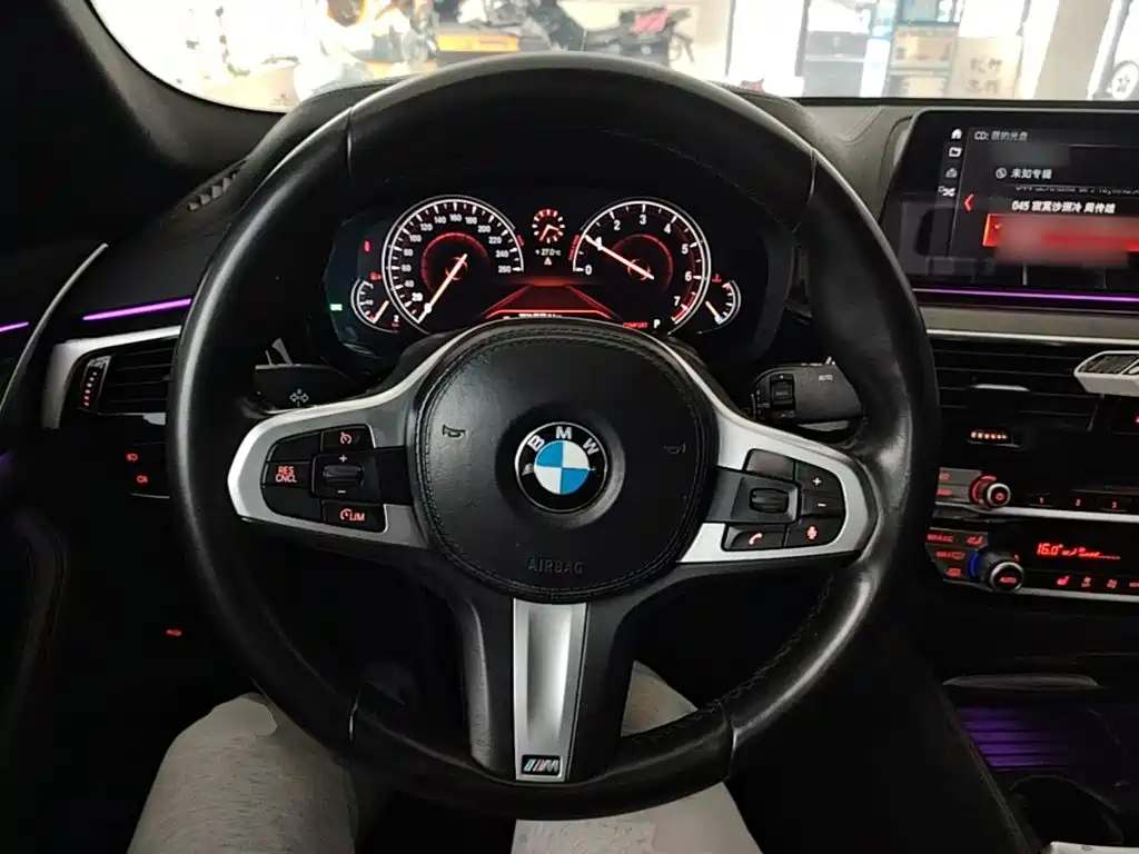BMW 5 Series — миниатюра 11