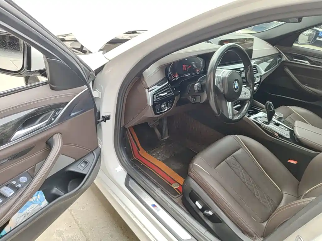 BMW 5 Series — миниатюра 21