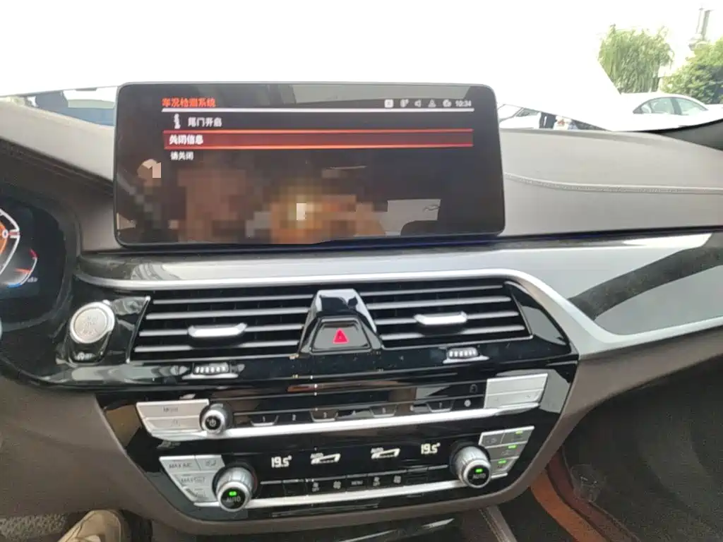 BMW 5 Series — миниатюра 18