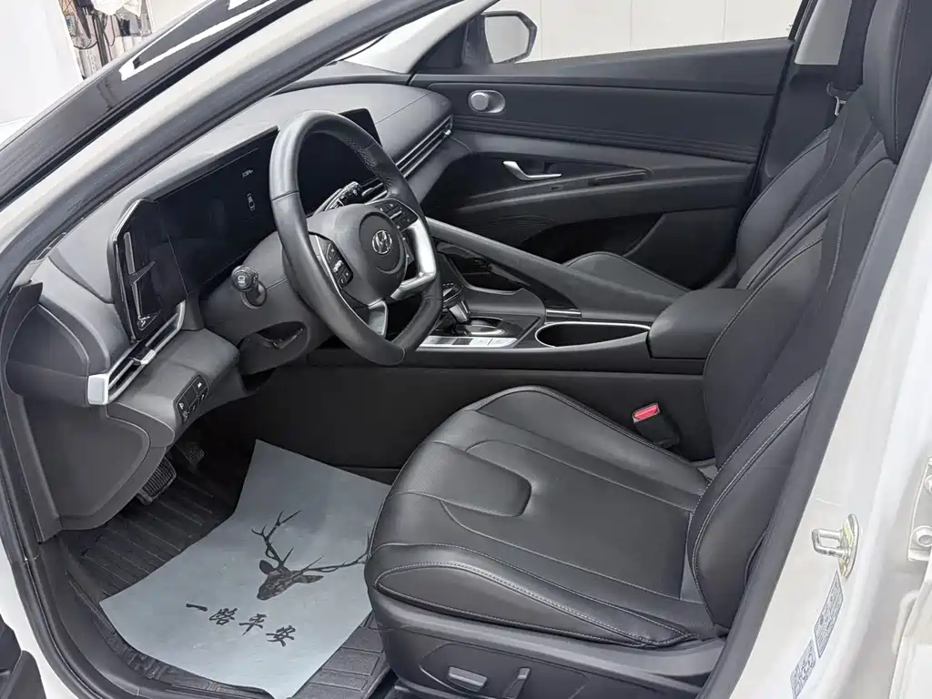 Hyundai Elantra — миниатюра 8