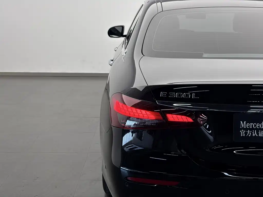 Mercedes-Benz E-Class — миниатюра 18