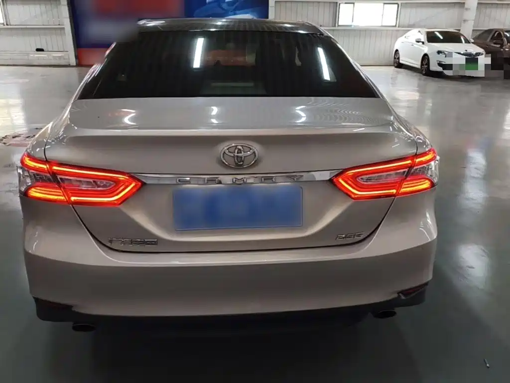 Toyota Camry — миниатюра 6
