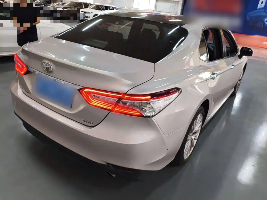 Toyota Camry — миниатюра 7