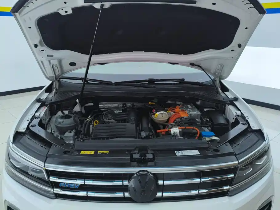 Volkswagen Tiguan L PHEV — миниатюра 10