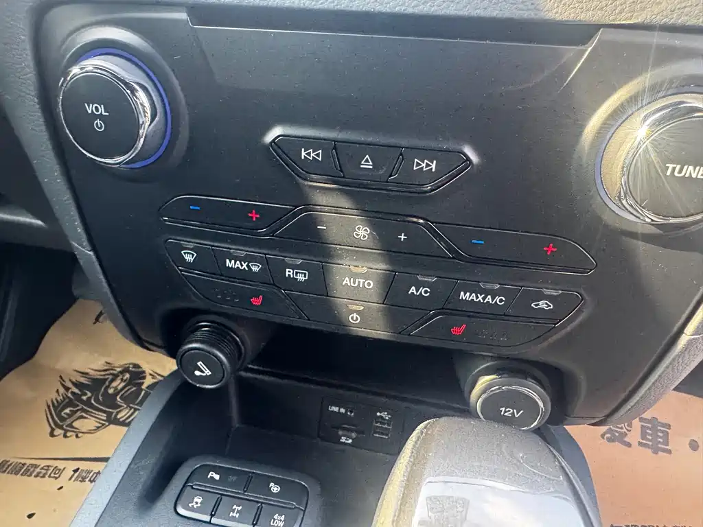 Ford Everest — миниатюра 6