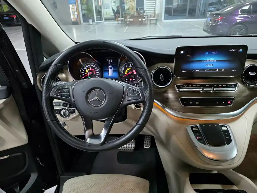Mercedes-Benz V-Class — миниатюра 7