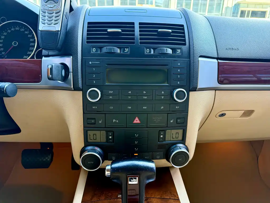 Volkswagen Touareg — миниатюра 12