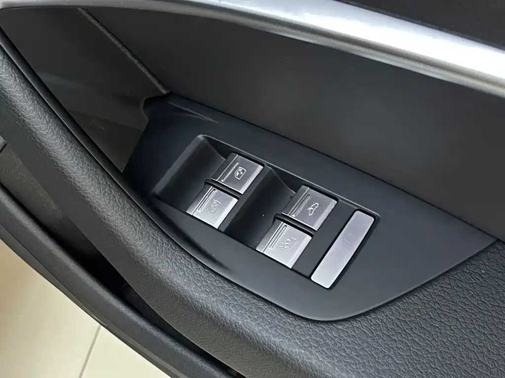 Audi A6L — миниатюра 21