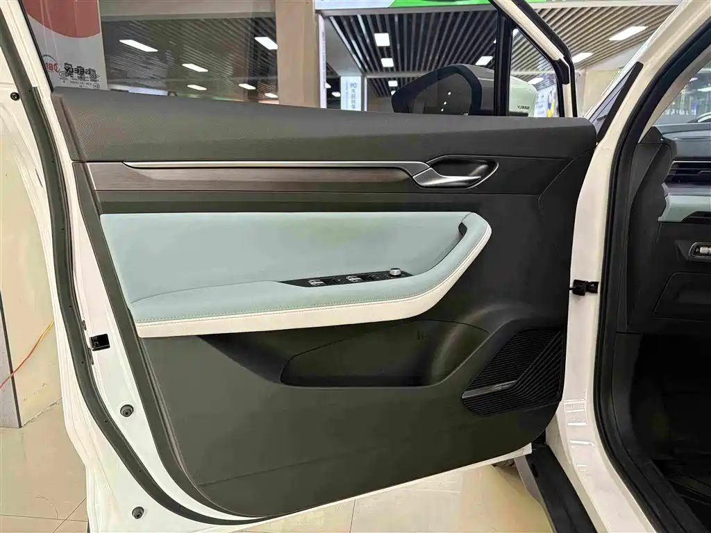 Geely Emgrand S — миниатюра 4