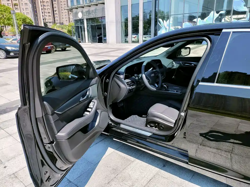 Cadillac CT5 — миниатюра 11