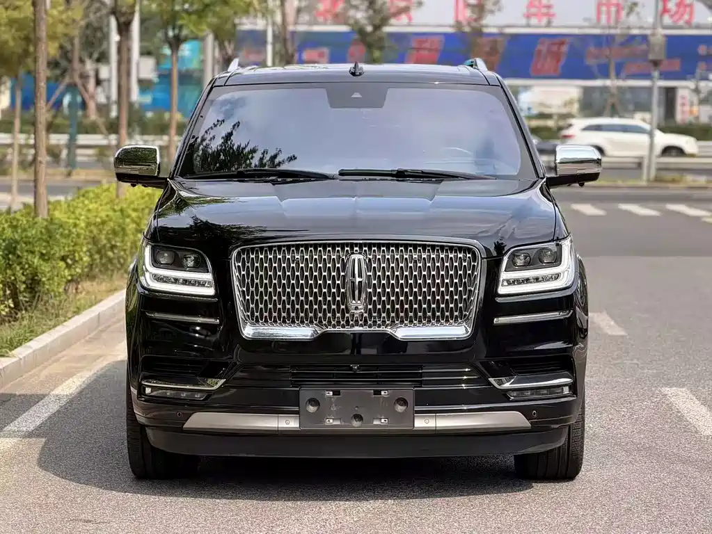 Lincoln Navigator — миниатюра 2