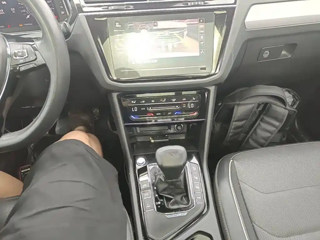 Volkswagen Tiguan L PHEV — миниатюра 14