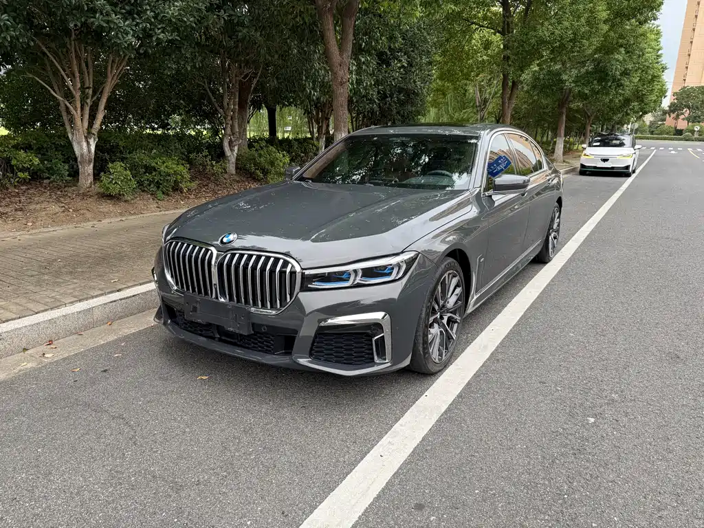 BMW 7 Series — миниатюра 4