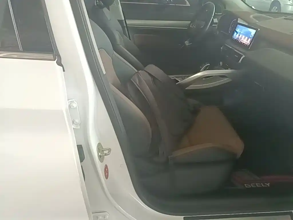 Geely Binyue — миниатюра 25
