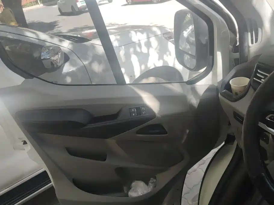 MAXUS V90 — миниатюра 7