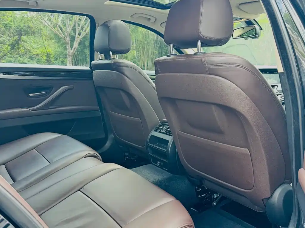 BMW 5 Series — миниатюра 5