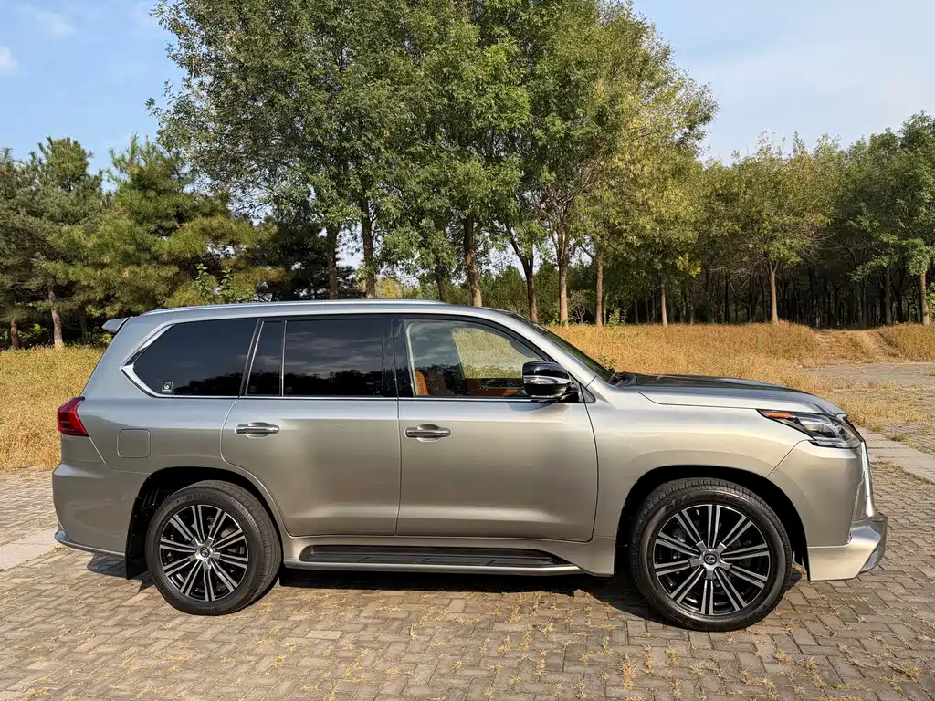 Lexus LX — миниатюра 4