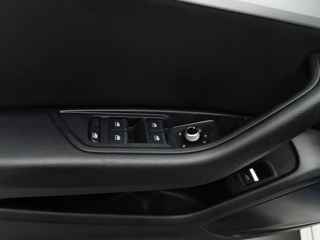 Audi A4L — миниатюра 9