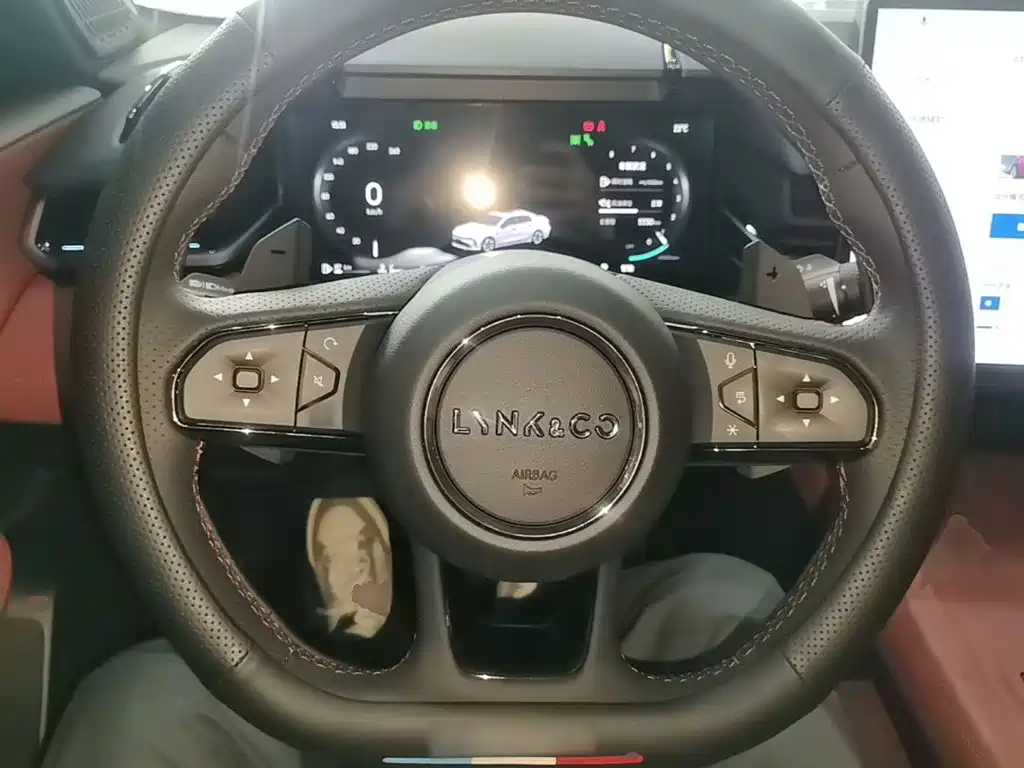 Lynk & Co 03 — миниатюра 11