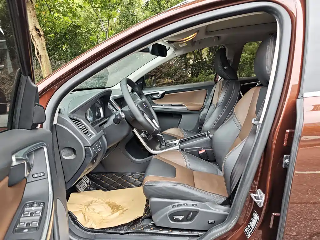 Volvo XC60 — миниатюра 11