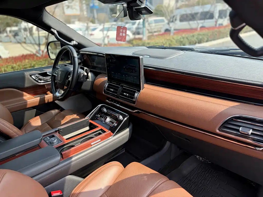 Lincoln Navigator — миниатюра 17