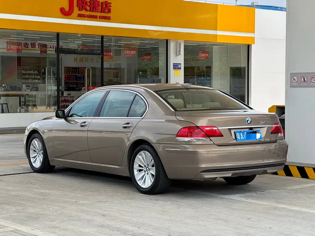 BMW 7 Series — миниатюра 3