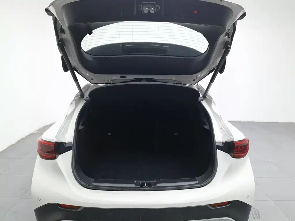 Infiniti QX30 — миниатюра 16