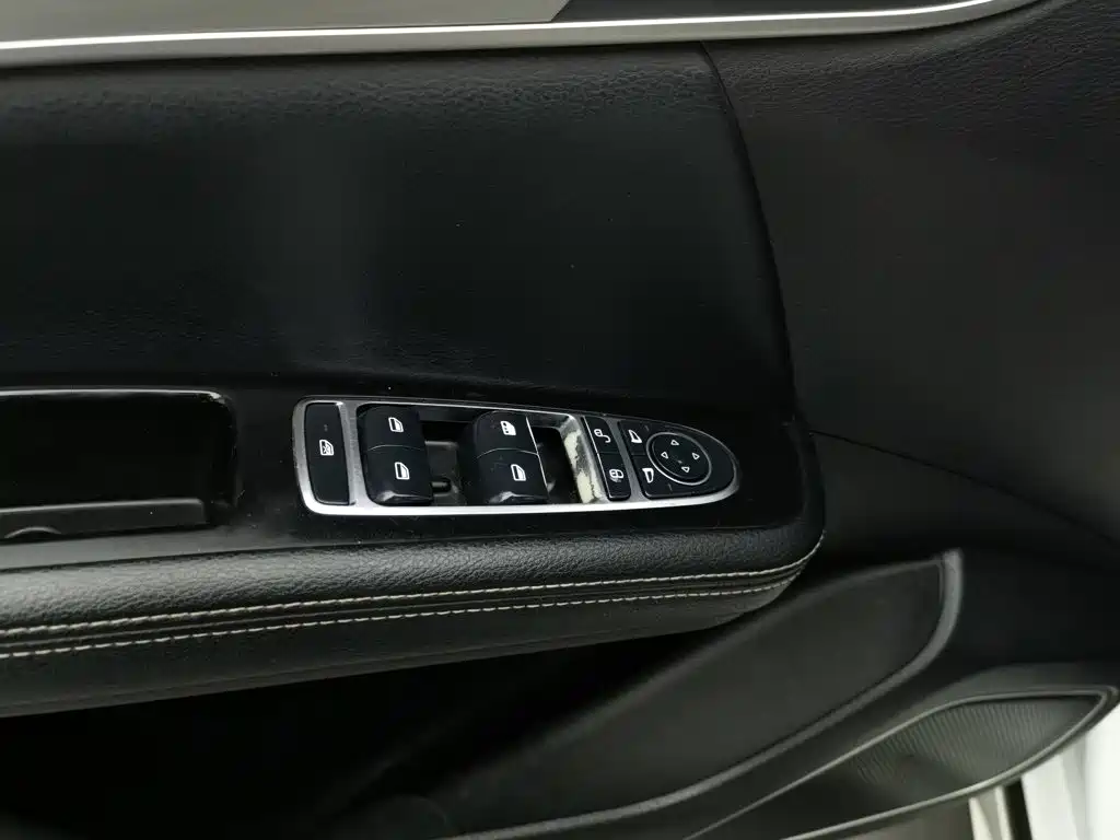 BYD MAX — миниатюра 9