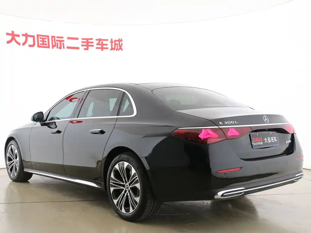 Mercedes-Benz E-Class — миниатюра 16