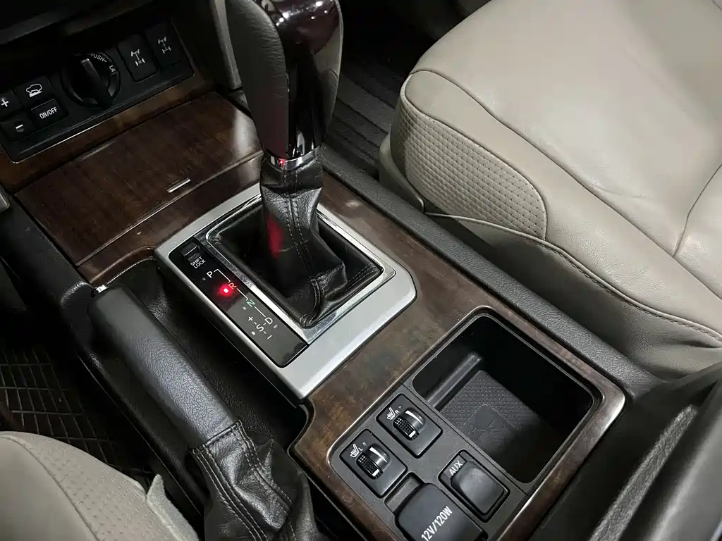 Toyota Land Cruiser Prado 2010 4.0L AT VX NAVI