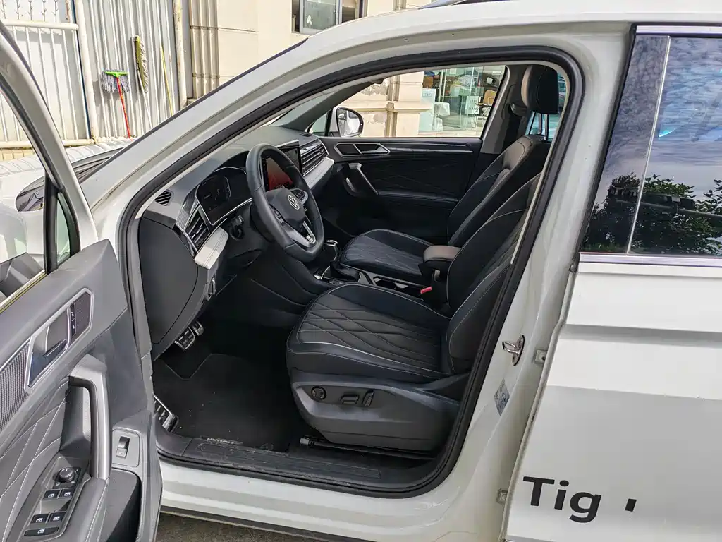 Volkswagen Tiguan L L 2024 330TSI AT R-Line