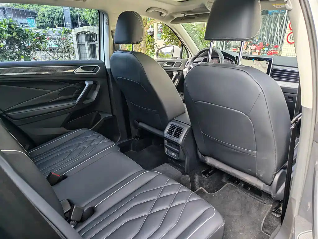 Volkswagen Tiguan L L 2024 330TSI AT R-Line