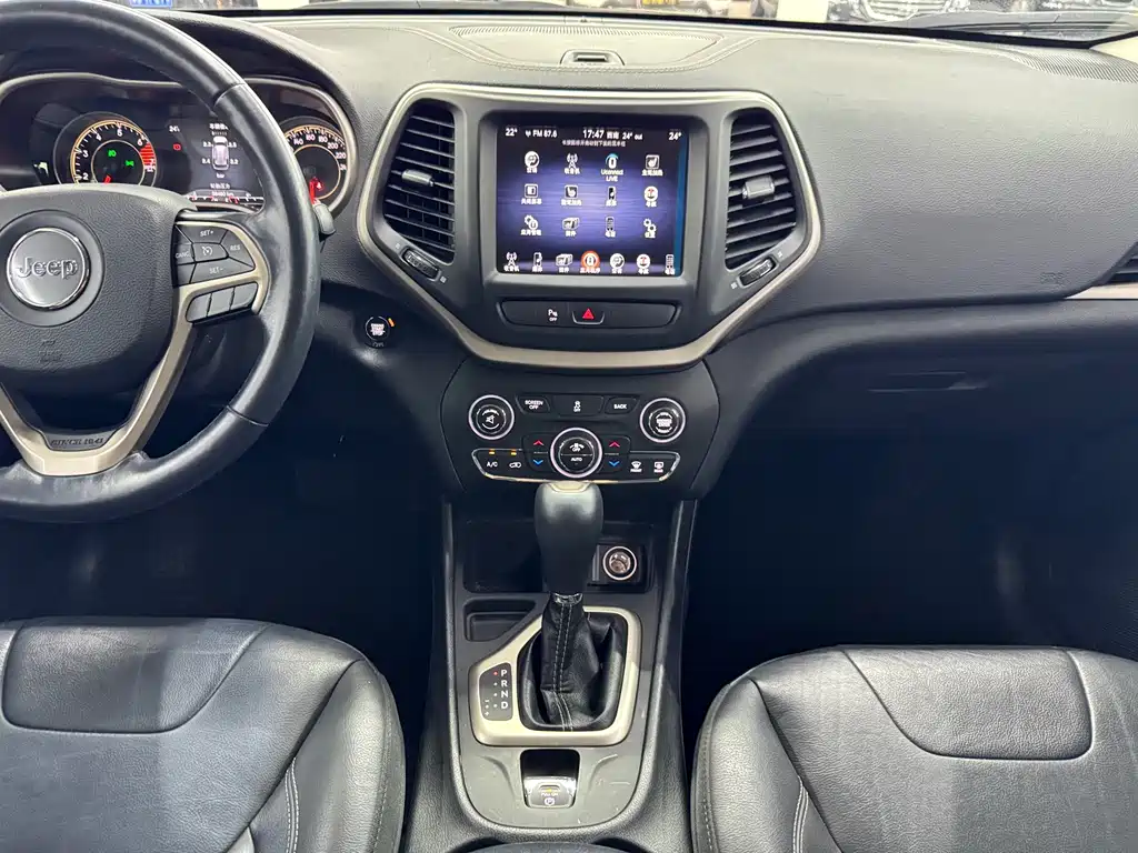 Jeep Cherokee — миниатюра 12