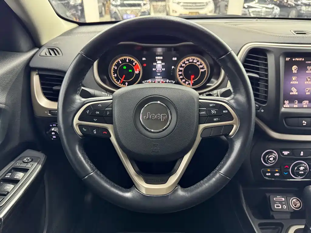 Jeep Cherokee — миниатюра 13