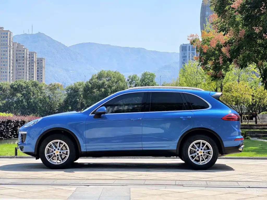 Porsche Cayenne — миниатюра 3
