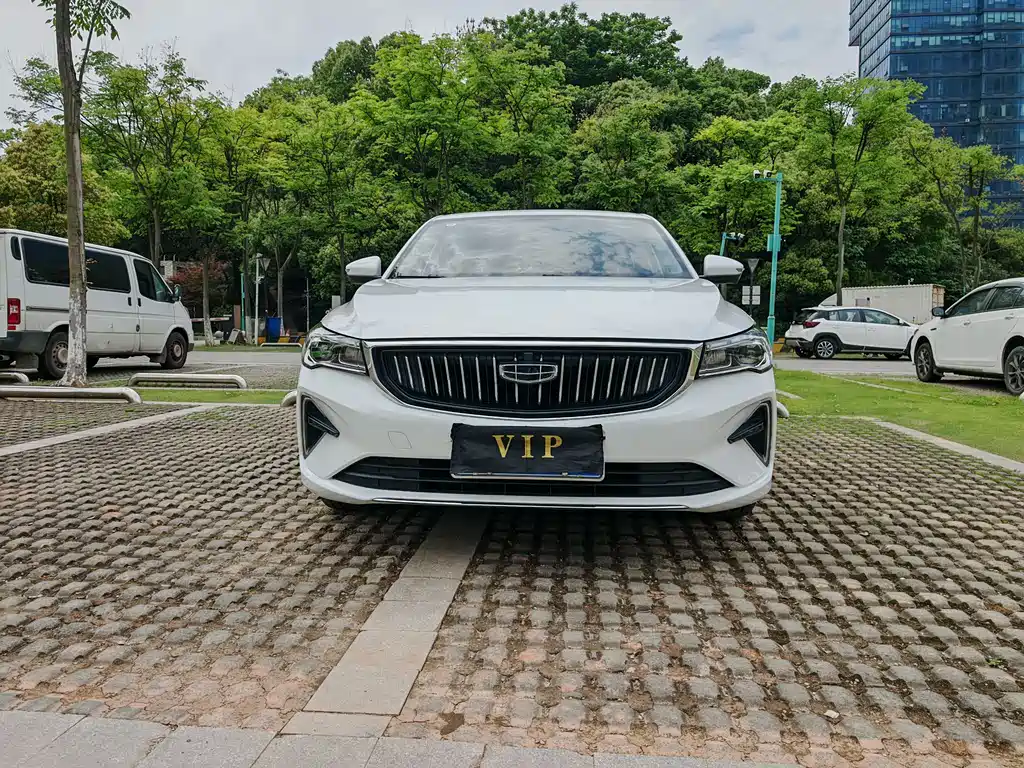 Geely Emgrand 2022