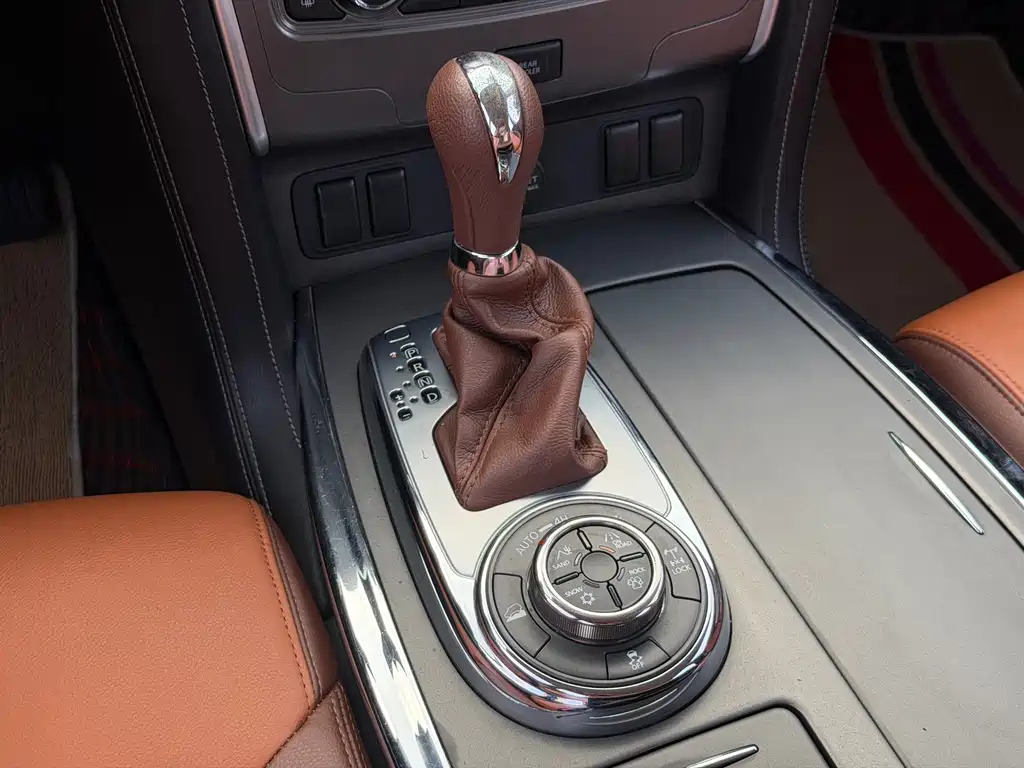 Nissan Patrol — миниатюра 13