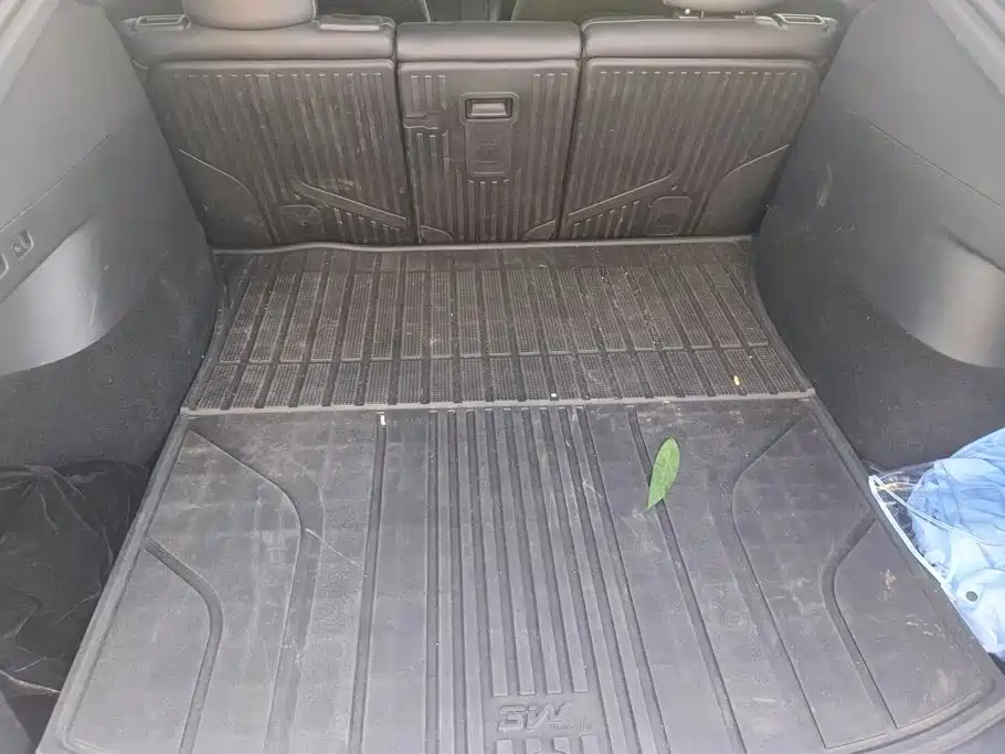 Tesla Model Y — миниатюра 4