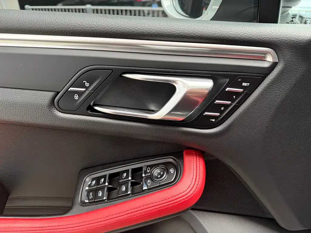 Porsche Macan — миниатюра 18