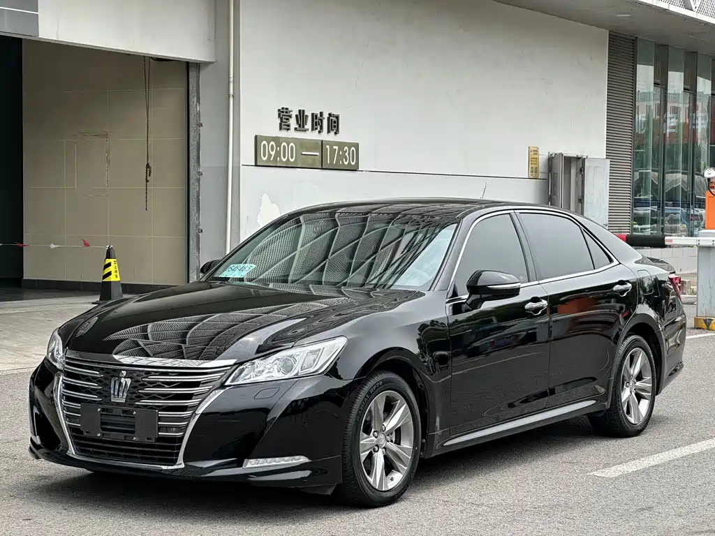 Купить Toyota Crown
