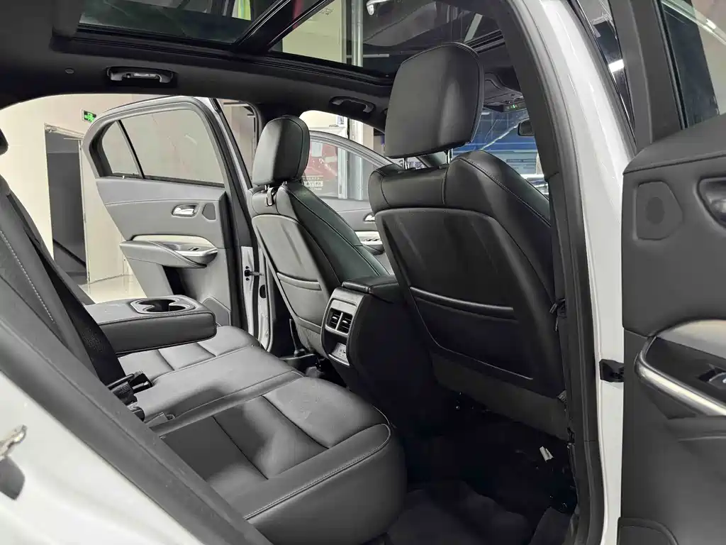 Cadillac XT4 — миниатюра 11
