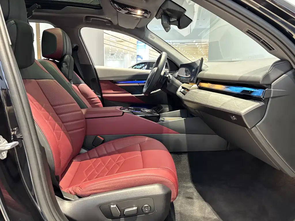 BMW 5 Series — миниатюра 17