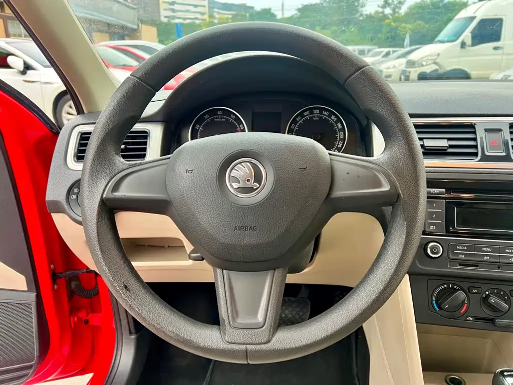 Skoda Rapid Spaceback — миниатюра 7