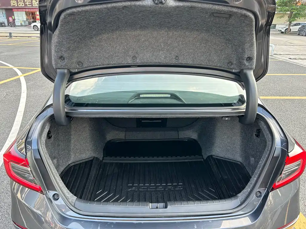Honda Accord — миниатюра 17