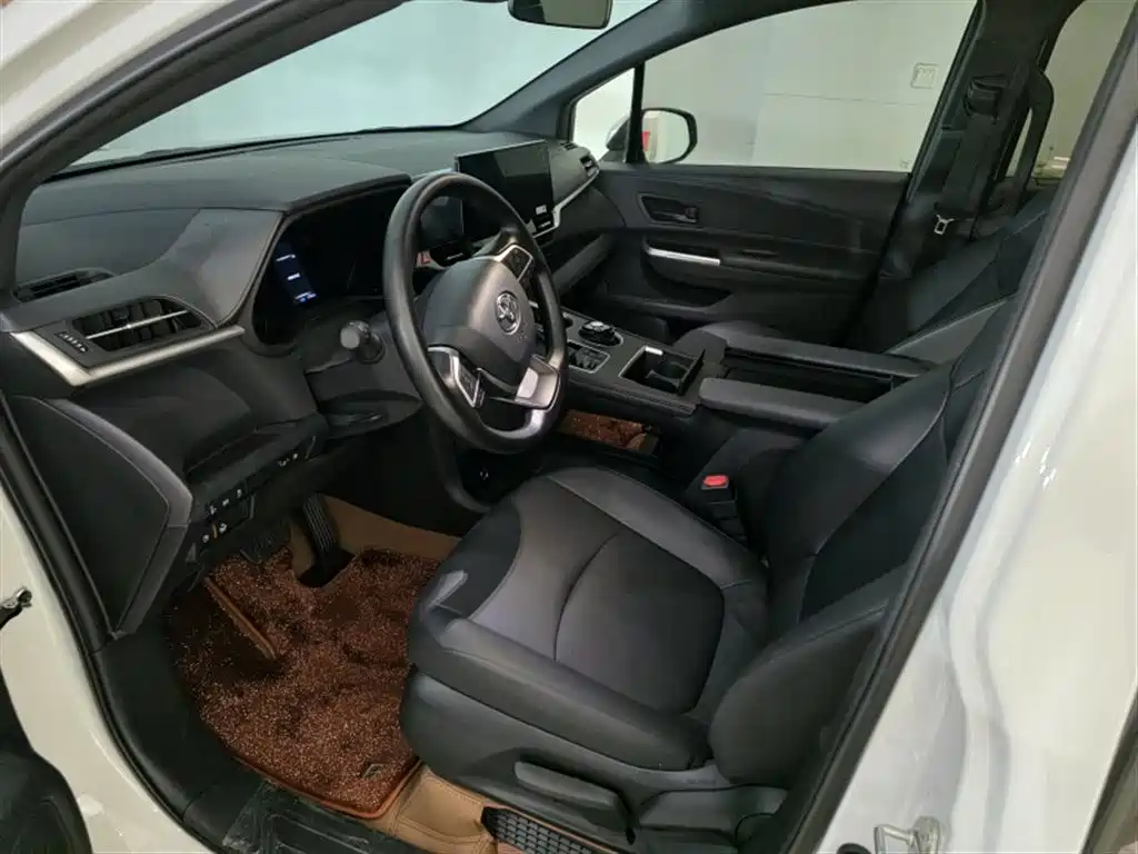 Toyota Granvia — миниатюра 6