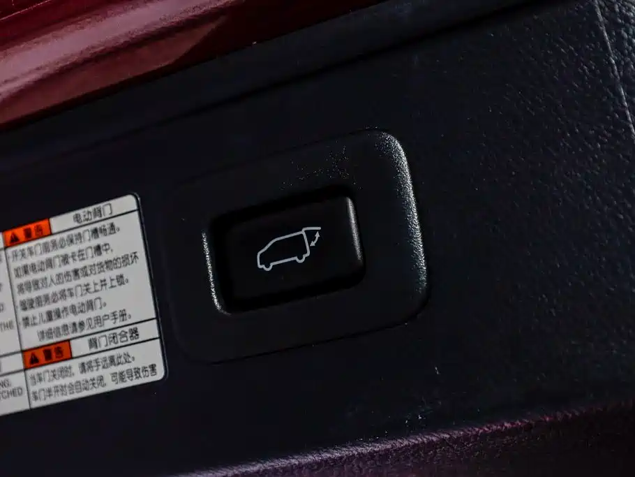 Toyota Alphard — миниатюра 7