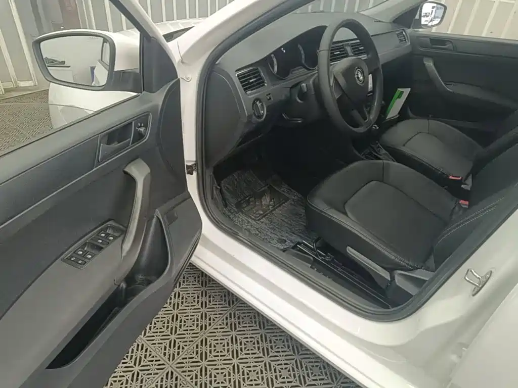 Skoda Rapid Spaceback — миниатюра 16
