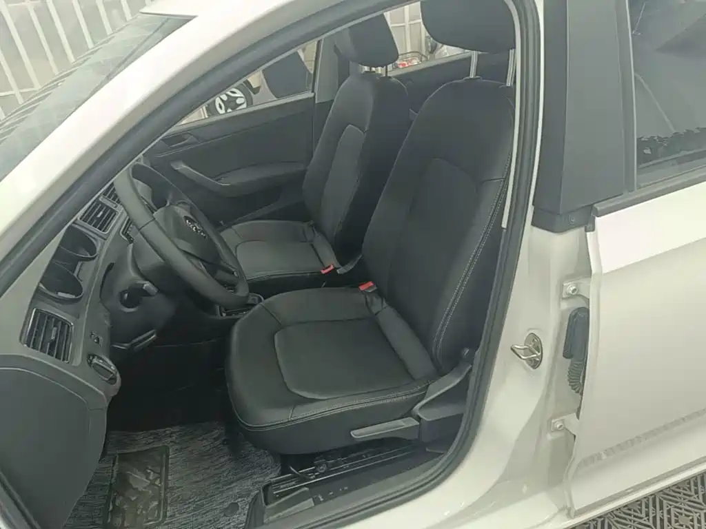 Skoda Rapid Spaceback — миниатюра 15