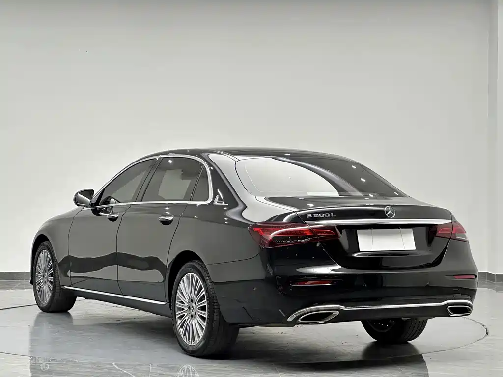 Mercedes-Benz E-Class — миниатюра 7